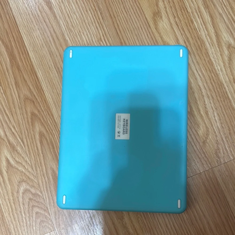 Blue Tablet Swivel Keyboard Case iPad 10.5”